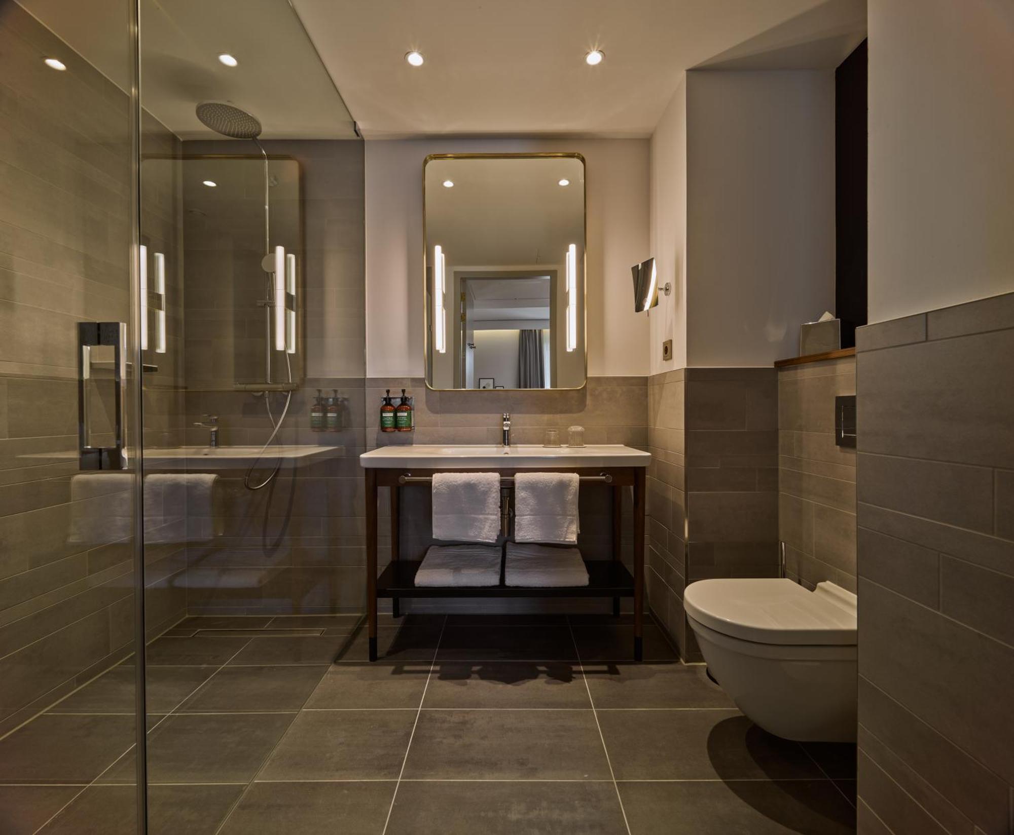 Standard Twin Room,1559471359:JPEG