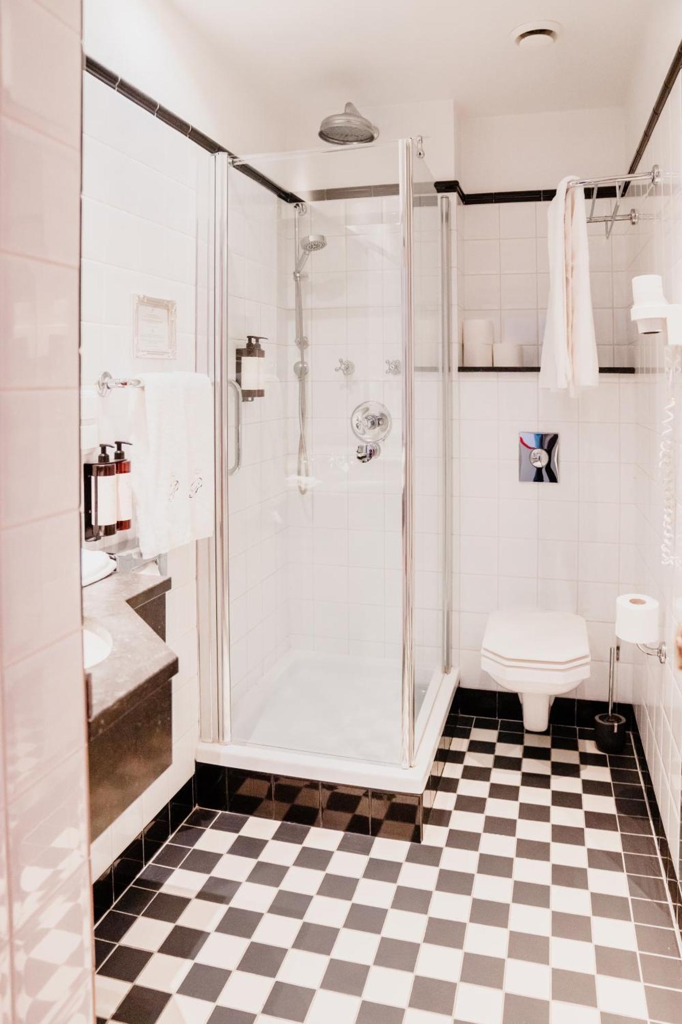 Deluxe Double Room,1774423785:JPEG